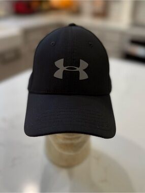 Under Armour Storm Black Hat with Gray Logo Size M/L